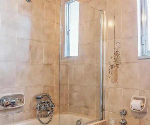 Bed & Breakfast Hills